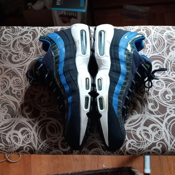 I'm selling my airmax 95 good condition used - Picture 3 of 11